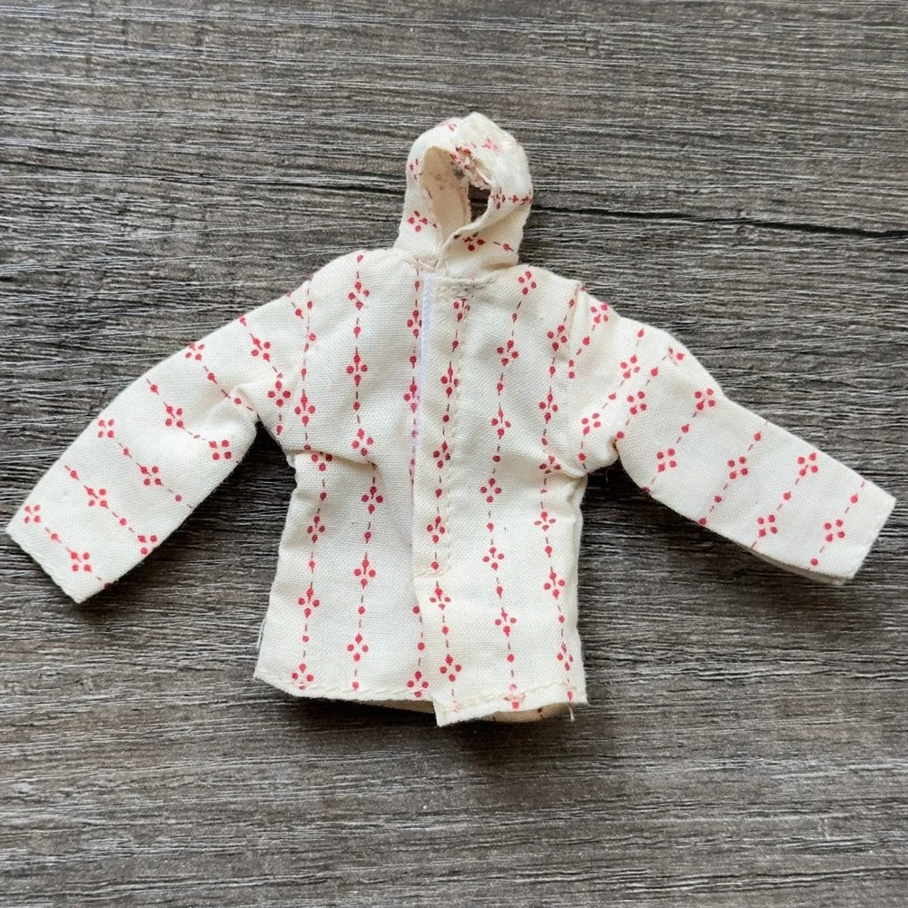 Bratz Doll‎ 2004 Sun-Kissed Summer Replacement Cream Red Hoodie Yasmin MGA